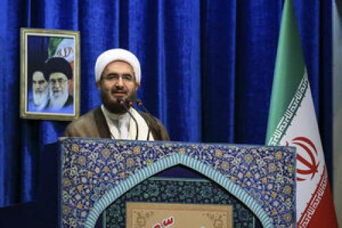 دولت از مردم به خاطر شیوه اجرای افزایش قیمت بنزین عذرخواهی کند/ نگرانی جامعه ما از افزایش قیمت‌ها است