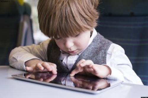 استفاده بی اندازه کودکان ازتبلت ممنوع! 