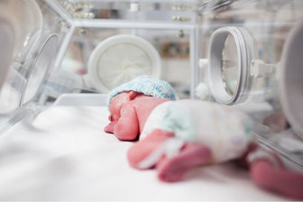  ارتباط بارداری در سنین بالا و مشکلات قلبی نوزاد 