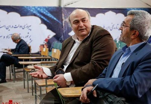عکس/ نماینده کلیمیان با تسبیح آمد
