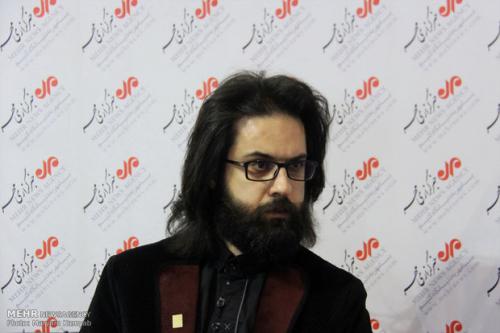 انتقاد از کم توجهی رسانه ها به شاعران جوان 
