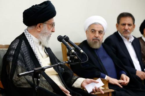 چرا رهبری روحانی را برکنار نمی‌کند؟ چقدر صبر کنیم!