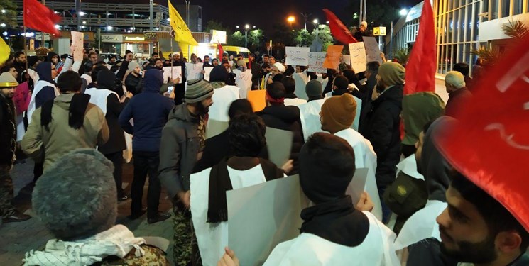تحصن دانشجویان درفرودگاه مهرآبادبه شب سوم رسید
