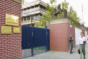 تجمع مقابل سفارت انگلیس هیچ مجوزی ندارد و اقدام انحرافی است
