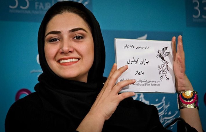 جنجال‌های باران کوثری؛ از سنگ‌تمام برای منافقان تا حرکات نامتعارف در تئاتر/ نه لبنان نه ایران جانم فدای «ویزای آمریکا»! 