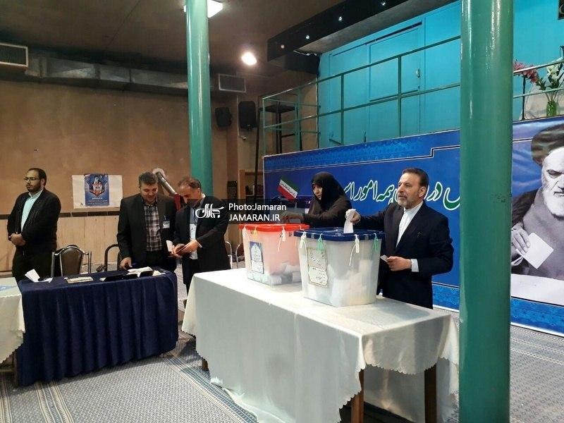 واعظی در حسینیه جماران رای داد