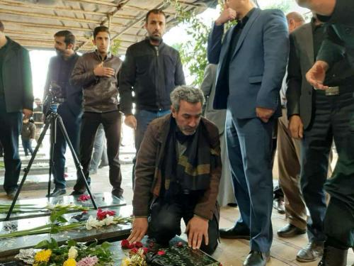 حضور جانشین ابومهدی بر سر مزار حاج قاسم