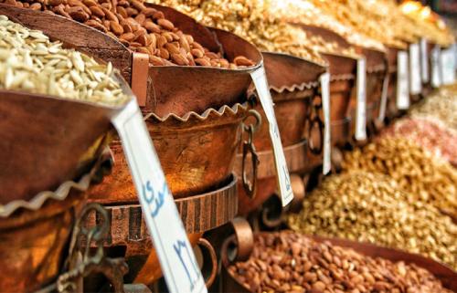 تعطیلی نمایشگاه‌ها؛ کسب و کار آجیل فروشی‌ها را رونق داد 