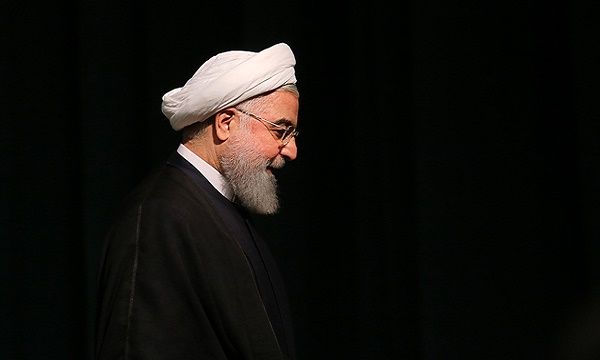 بی خبری رئیس‌جمهور از اوضاع کشور؛ از اظهار بی اطلاعی در ماجرای گران شدن بنزین تا تأخیر در اقدام عملی برای مقابله با «کرونا»