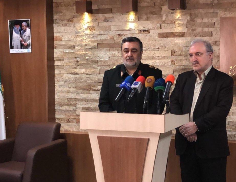 عکس روی دیوار اتاق وزیر بهداشت ترند شد