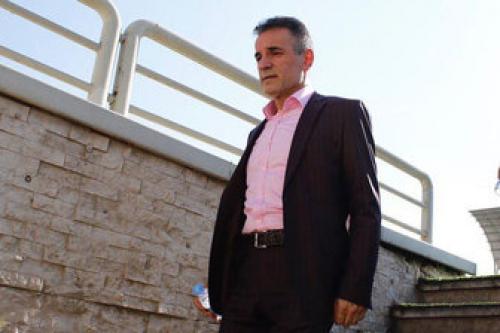  وقتی معاون وزیر جلوی مدیر عامل مستعفی پرسپولیس را می گیرد 