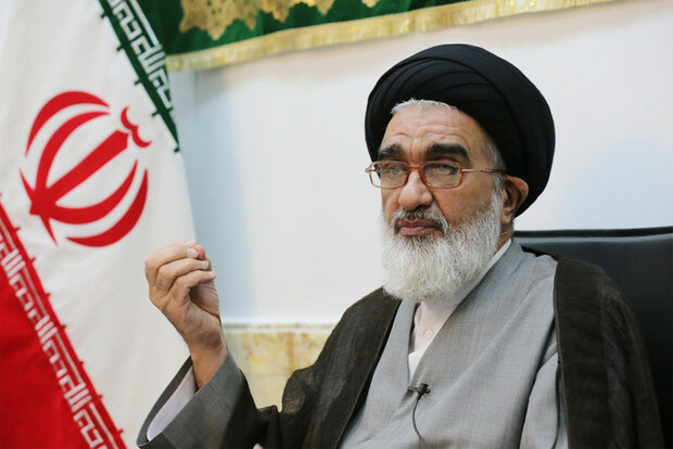  تاکید سه مرجع تقلید بر تعطیلی حرم