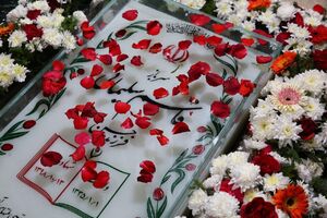 فیلم/ لحظه تحویل سال در کنار مزار حاج قاسم