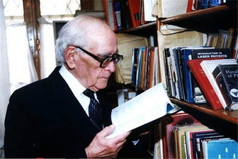  زندگی پروفسور حسابی روی آنتن رادیو نمایش 