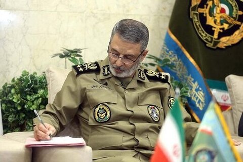 پیام فرمانده ارتش در پی شهادت دریادلان نیروی دریایی 