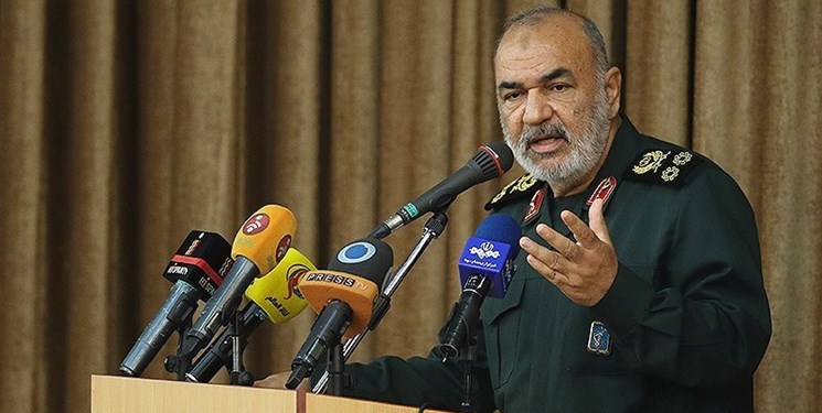 شاهد یک شکوه جدید در تولید و تولد قدرت دفاعی هستیم/ در مقابل هیچ دشمنی کرنش نمی‌کنیم