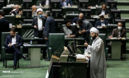 تصویری تامل‌برانگیز از جلسه دیروز مجلس