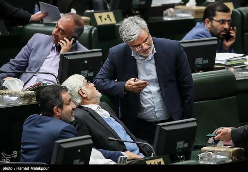 اظهارات قابل تامل محمود صادقی درباره استعفای عارف