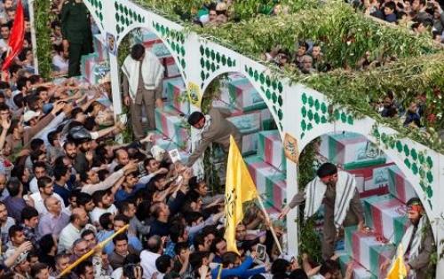 تشییع شهدا سیاسی می شود / آیا شهدا با انتخابات کاری دارند؟ / تشییع شهدا را به زمانی بعد از انتخابات موکول کنید