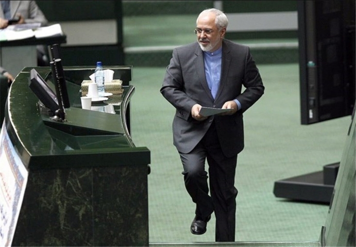 طنازی وزیر امورخارجه در مجلس: سیاست خارجی حوزه دعوای گروهی و جناحی نیست!/ آقای ظریف! چانه‌زدن با بیگانگان برای کسب منافع جناحی دوستانتان را فراموش کرده‌اید؟/ از التماس کردن به البرادعی تا اتهام پول‌شو