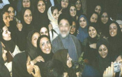 سرنوشت زنانی که با رئیس دولت اصلاحات عکس یادگاری گرفتند