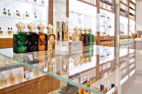 واردات عطر هم ممنوع شد/ دپوی ۲۰۰ کانتینر محصول آرایشی و بهداشتی در گمرک واقعیت دارد؟