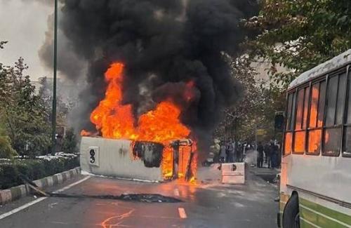 سربازگیری اصلاح‌طلبان برای حرکت خیابانی!/ "حق براندازی"و منورالفکری بیمار چپ