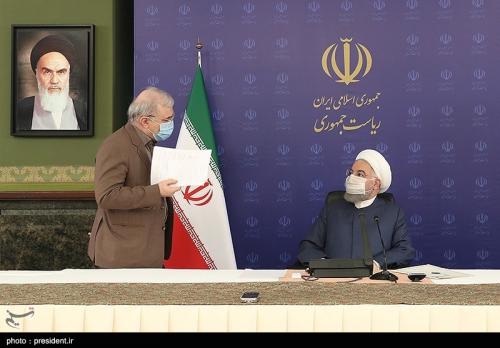 رعایت فاصله اجتماعی بین روحانی و وزیر بهداشت