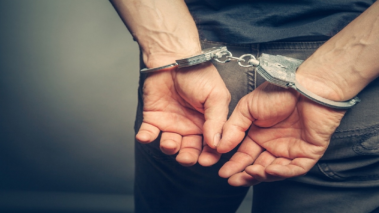 دست کارمند سارق در محل کارش برملا شد