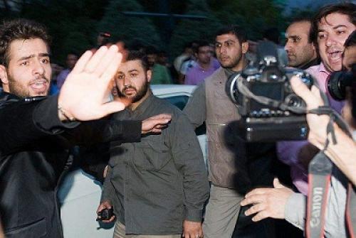 یکی که به دنبال بدنام کردنش بودند خدایی شد و آن دیگری مفسد اقتصادی و رانت خوار از کار در آمد 