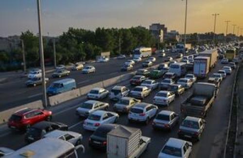       فیلم/ ترافیک سنگین در عوارضی ورودی به چالوس