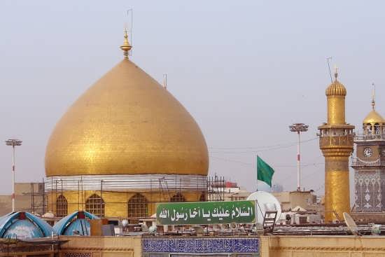 گل آرایی ضریح مطهر امام علی(ع)