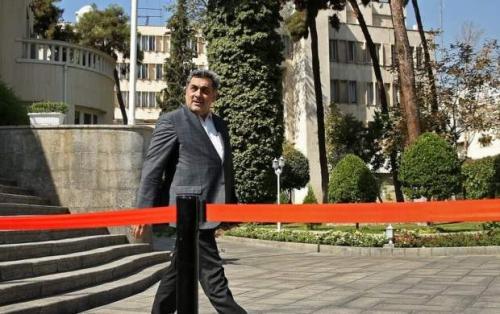 معمای عدم دعوت شهردار به جلسه هئیت دولت/ بعد از ملک جماران رابطه دولت و شهرداری شکرآب شد