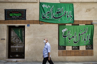 پرچم عزای حسینی بر سردرب منازل