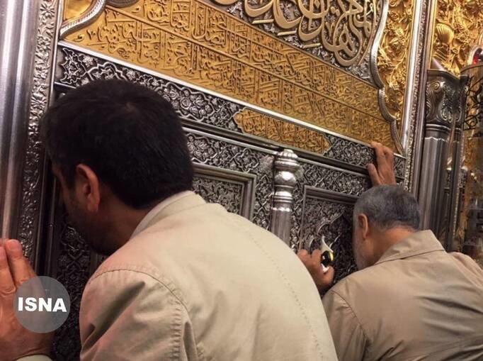 عکس/ شهید حاج قاسم سلیمانی در حرم حضرت اباالفضل(ع)