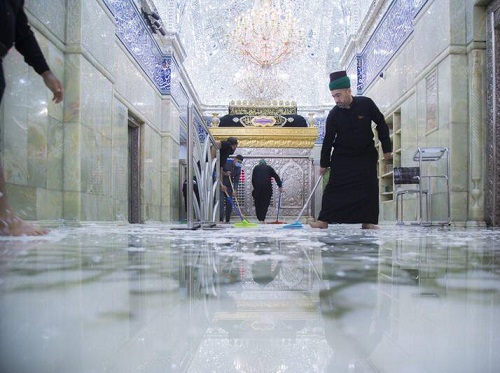 عکس/ غبارروبی حرم امام حسین(ع)