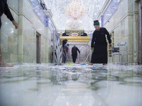عکس/ غبارروبی حرم امام حسین(ع)