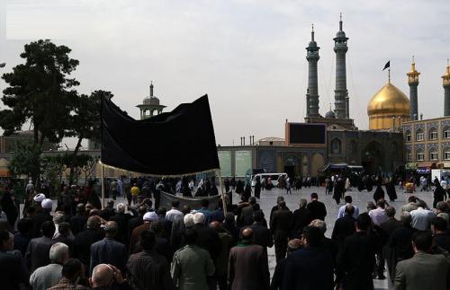  حمله به حرم حضرت معصومه و شکستن گیت در عصر عاشورا با شعار «حیدر حیدر» 