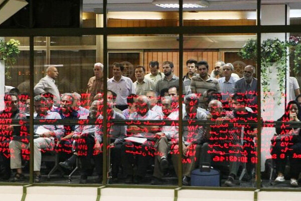 نقش حقوقی‌ها و رفتار نسجیده دولت در ریزش بازار 