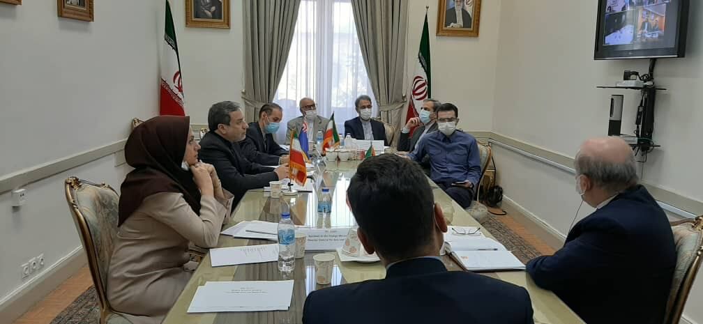 رایزنی عراقچی و همتای نیوزلندی درباره برجام