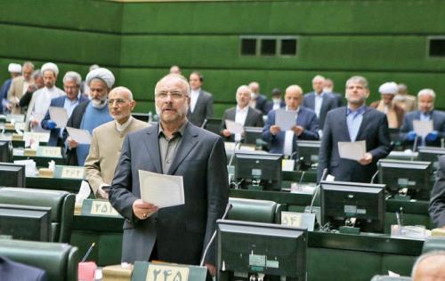 تاخت‌وتاز دولت و انفعال مجلس یازدهم/ چرا نمایندگان انقلابی درگیر حواشی شده‌اند؟