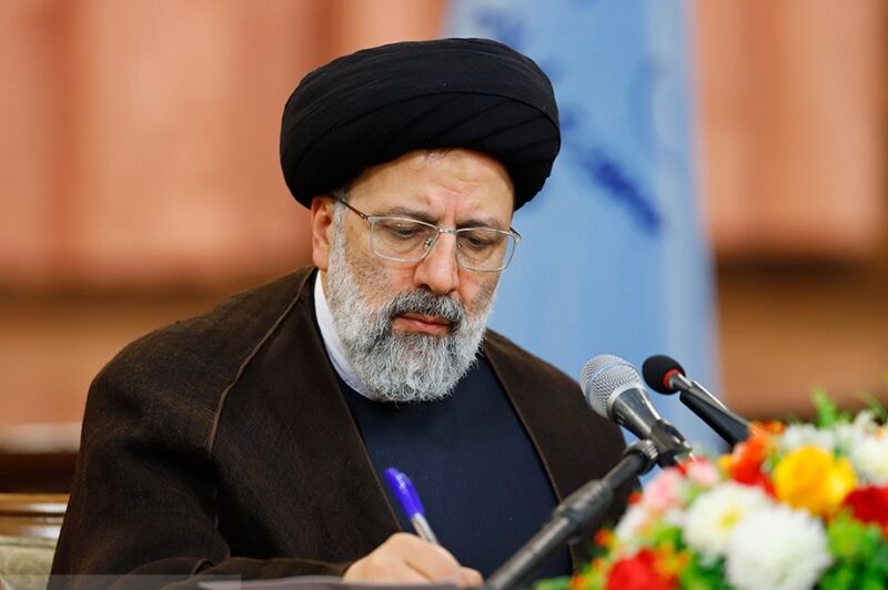 پیام تسلیت رئیسی در پی درگذشت مادر شهید همت