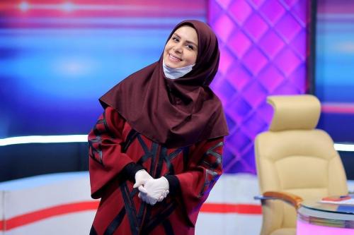 تفاوت حجاب خانم مجری از تلویزیون تا بیرون +تصاویر