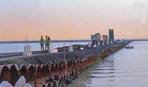  شاهکار مهندسی رزمندگان در ساخت پل +عکس