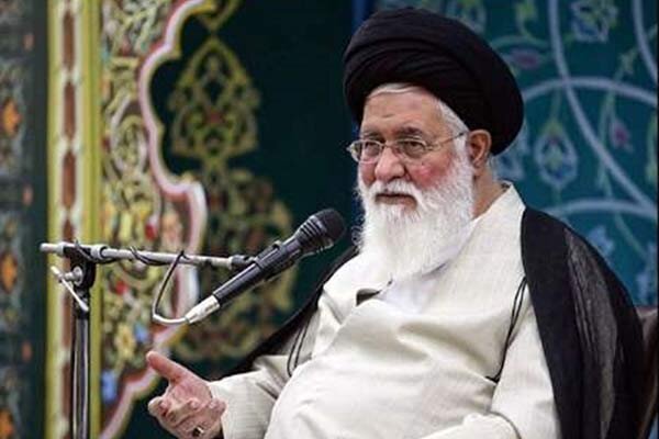 گلایه علم‌الهدی از مدیرانی که بقچه‌های خود را بسته‌اند