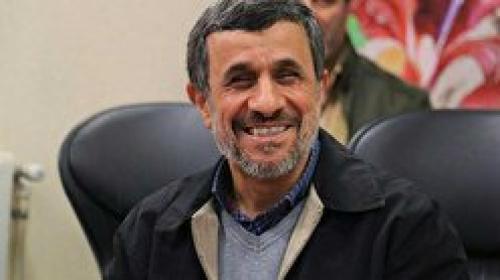  ماجرای کراوات زدن احمدی نژاد برای مصاحبه +فیلم