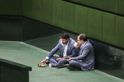 عکس/ میان وعده نمایندگان مجلس