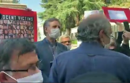 وعده معاون ظریف به خانواده جانباختگان سقوط هواپیما