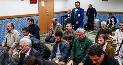  عکس/ حاتمی‌کیا در نمازخانه کاخ جشنواره 