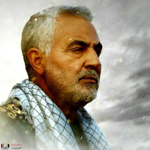  ‏حاج قاسم در مغازه‌ای در لبنان